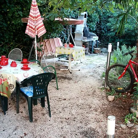 Guest House With Garden - Zuvan