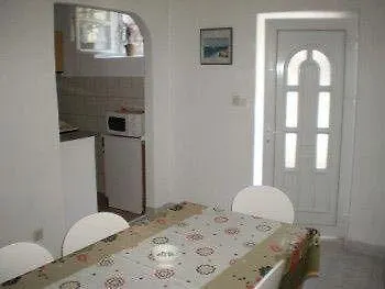 Πανσιόν With Garden - Zuvan
