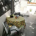 Guest House With Garden - Zuvan
