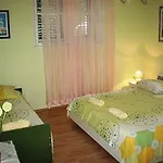 Guest house Guest House With Garden - Zuvan Split