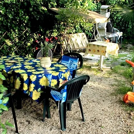 Pensjonat With Garden - Zuvan Split