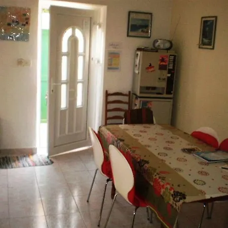 בית הארחה With Garden - Zuvan 3*