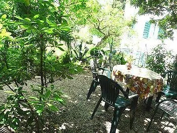 Pensjonat With Garden - Zuvan