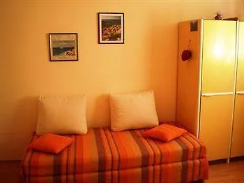 Pensjonat With Garden - Zuvan 3*