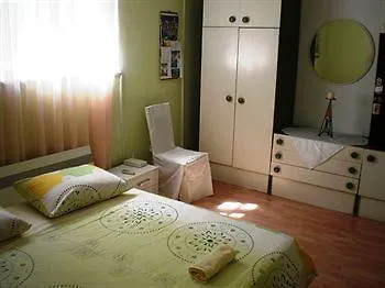 בית הארחה With Garden - Zuvan