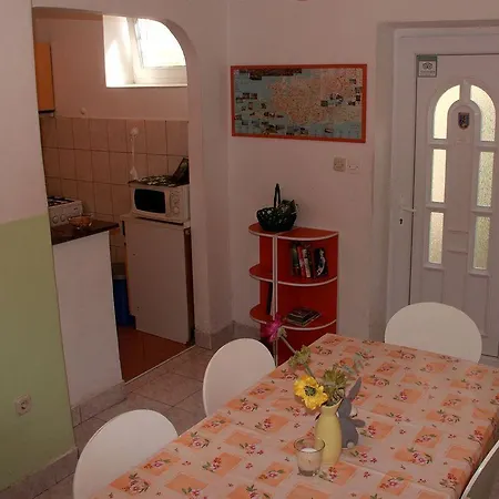 בית הארחה With Garden - Zuvan 3*