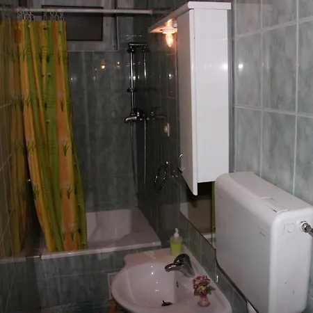 Pensionat Guest House With Garden - Zuvan