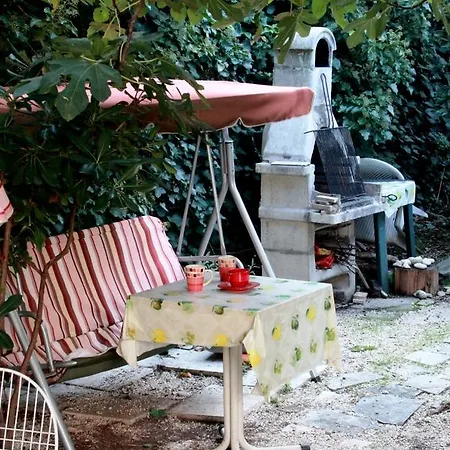 Guest House With Garden - Zuvan Pensionat Split